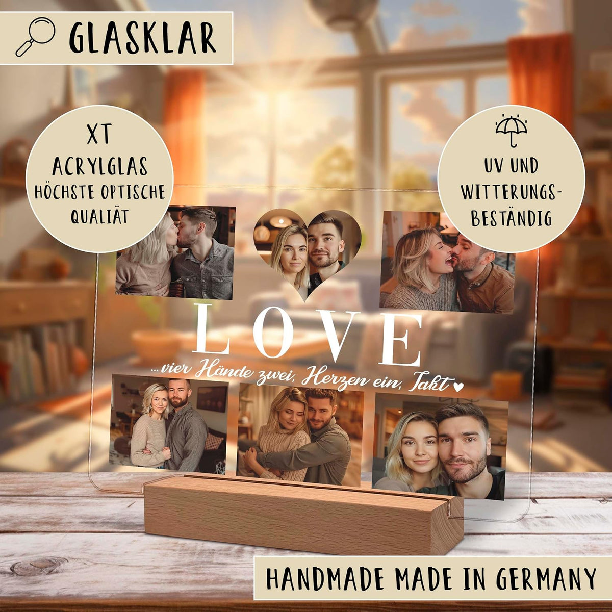 Klare Acryl-Fotocollage-Plakette auf einem Holzsockel mit 5 Paarfotos, die um eine Herzform angeordnet sind, mit dem Text 'LOVE' und einer deutschen Inschrift. Werbehinweise weisen auf kristallklare Acrylqualität und UV-Beständigkeit hin.