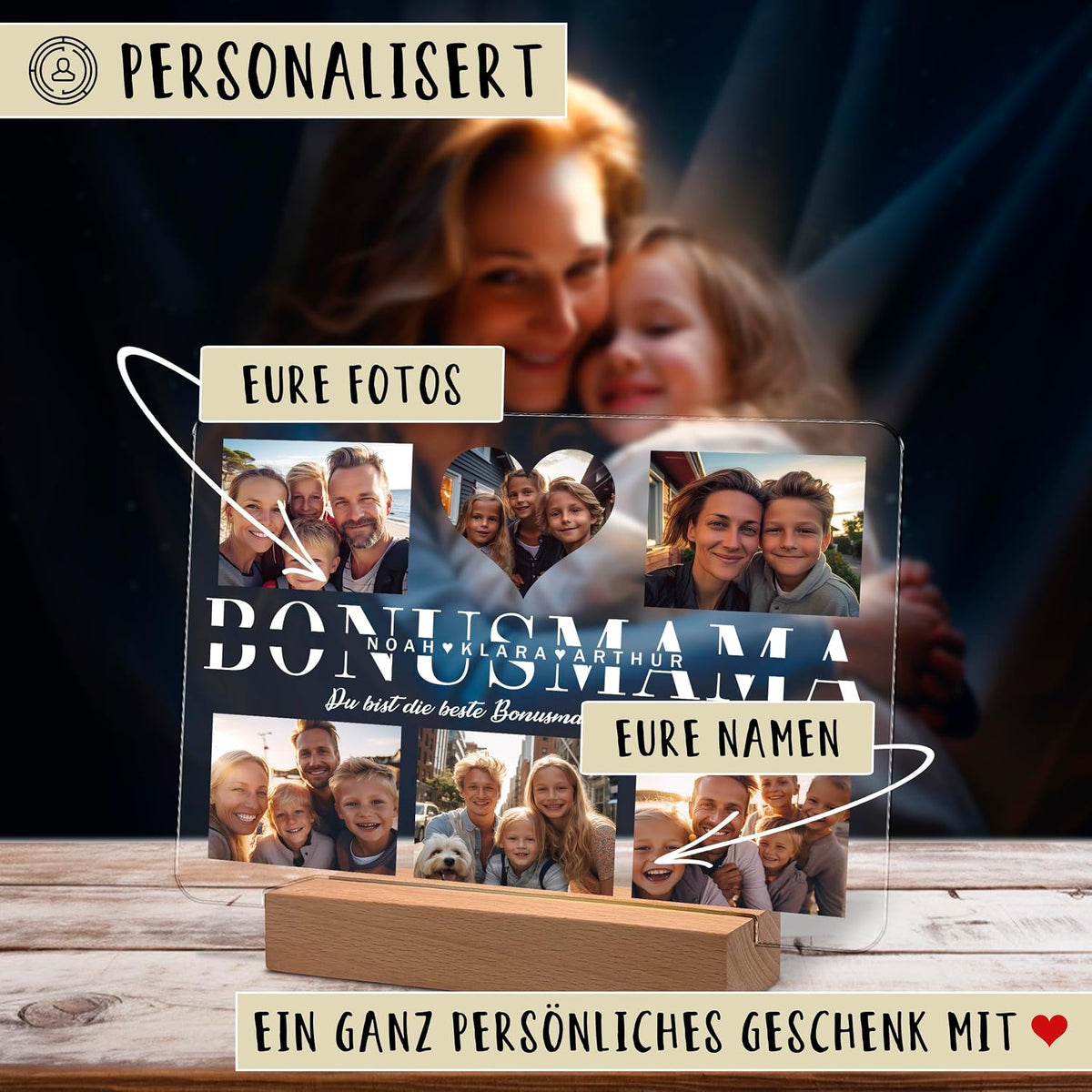 Personalisierte Acryl‑Fotoplatte auf einem hölzernen LED‑Ständer, die mehrere Familienfotos sowie das Wort 'BONUSMAMA' mit den Namen Noah, Klara, Arthur zeigt. Deutsche Textbeschriftungen zeigen die Aufrufe 'Eure Fotos' und 'Eure Namen'.