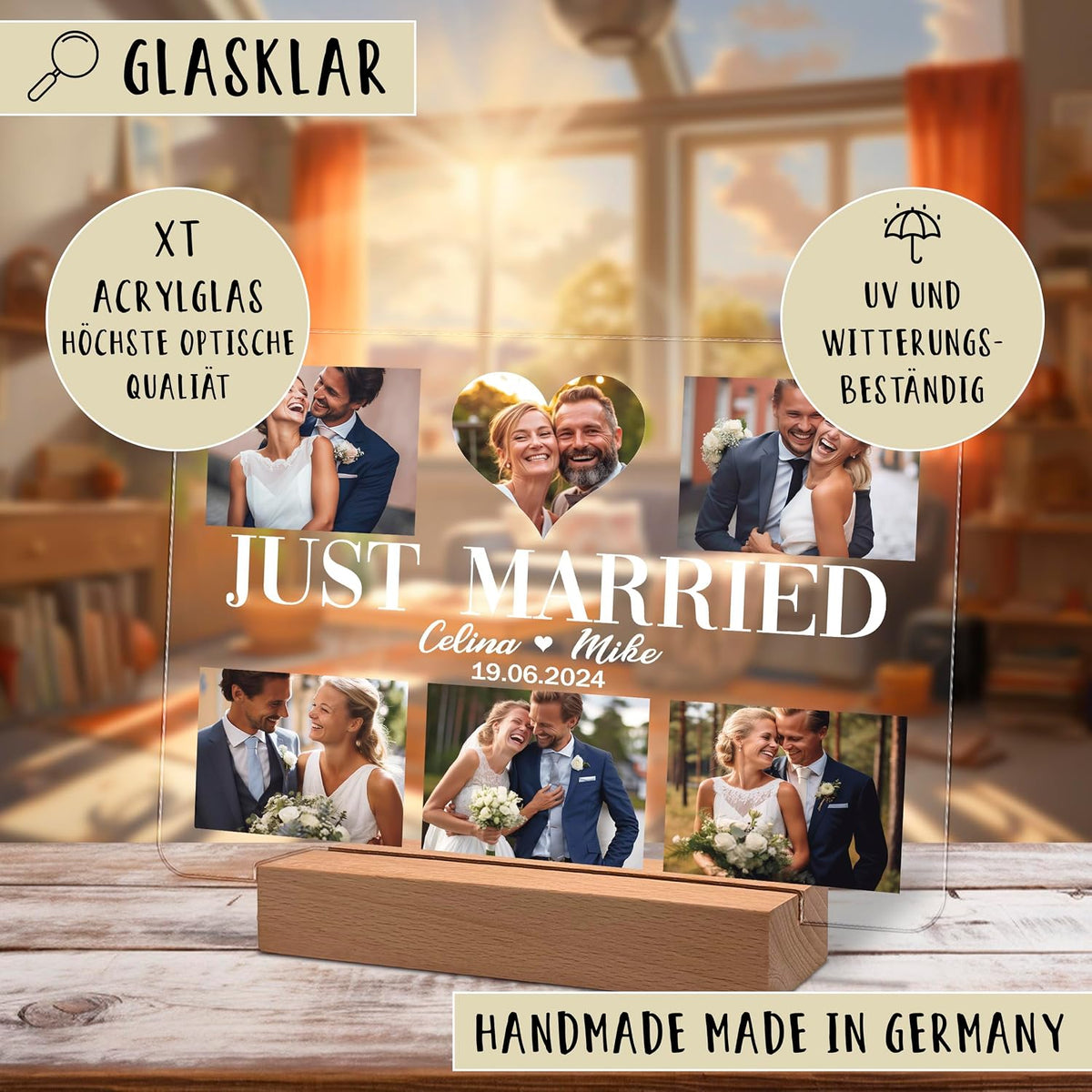 Personalisierte Hochzeitsfoto-Präsentation aus Acrylglas auf einem Holzständer, bedruckt mit „JUST MARRIED / Celina & Mike / 19.06.2024“ und einer Collage aus fünf Paarfotos. Deutsche Text-Infoboxen heben kristallklares XT-Acryl, UV-Beständigkeit und „Handmade in Germany“ hervor.